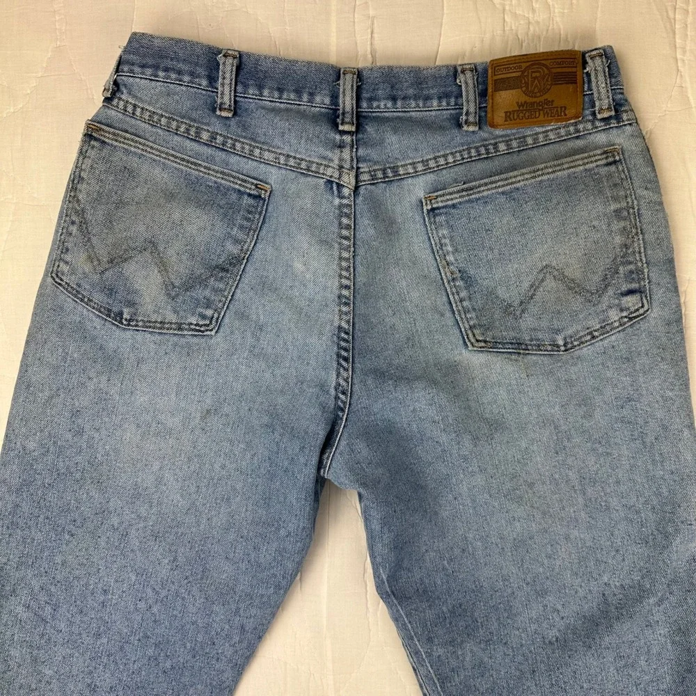 Wrangler Rugged Wear Mens Light Wash Distressed‎ Relaxed Jeans 32x27.5 VTG